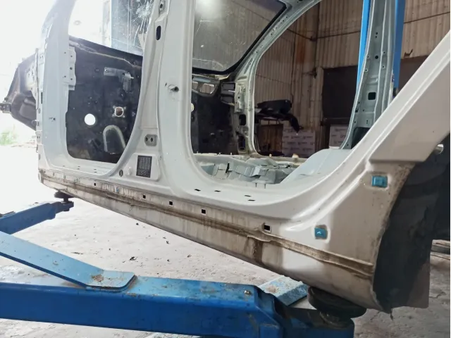 Порог со стойкой левый Hyundai ix35 1