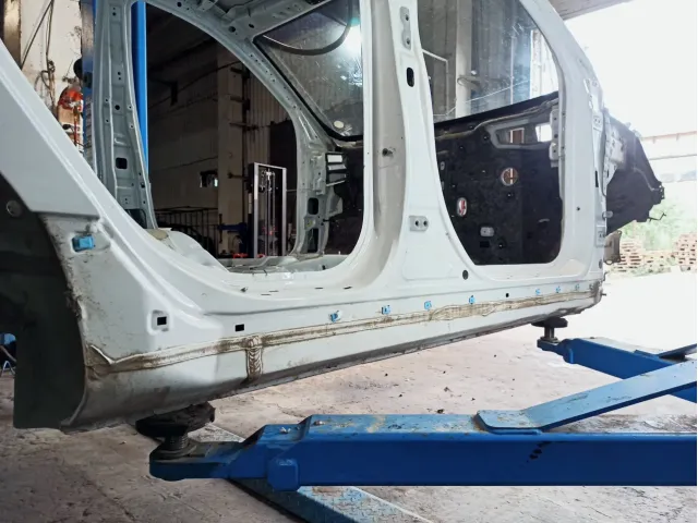 Порог со стойкой правый Hyundai ix35 1