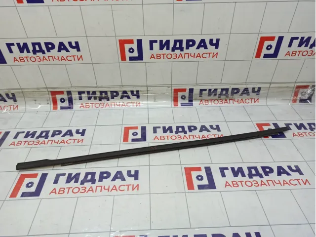 Накладка стекла переднего правого Hyundai Matrix