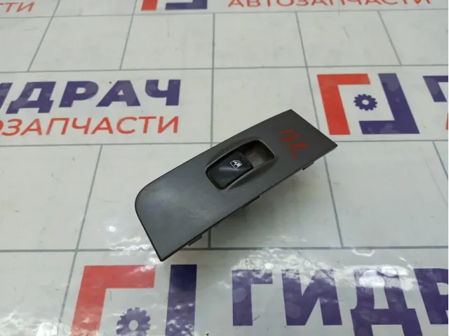 Кнопка стеклоподъемника заднего правого Hyundai Matrix