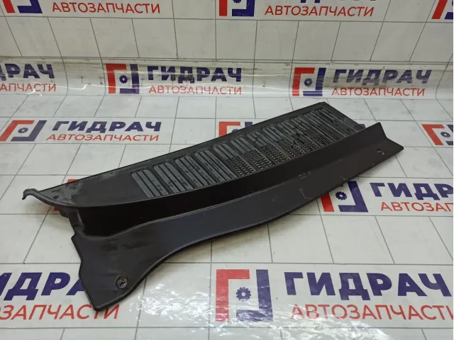 Решетка под лобовое стекло (Жабо) правая Hyundai Matrix 8616017001