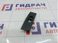 Накладка кнопки стеклоподъемника задняя левая Hyundai Matrix (FC) 93580-17500