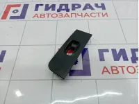 Накладка кнопки стеклоподъемника задняя правая Hyundai Matrix (FC) 93580-17510