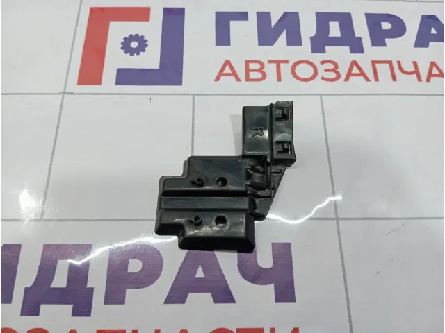 Кронштейн переднего бампера правый Hyundai Matrix (FC) 86558-10000