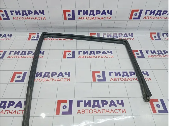 Уплотнитель стекла заднего левого Hyundai Matrix (FC) 83530-17001