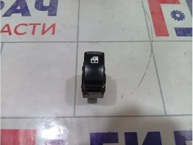 Кнопка стеклоподъемника Hyundai Matrix 9358017500