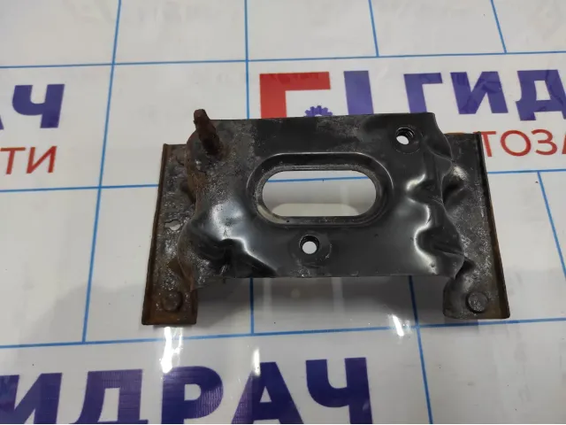 Кронштейн усилителя заднего бампера левый Hyundai Matrix (FC) 86641-17010