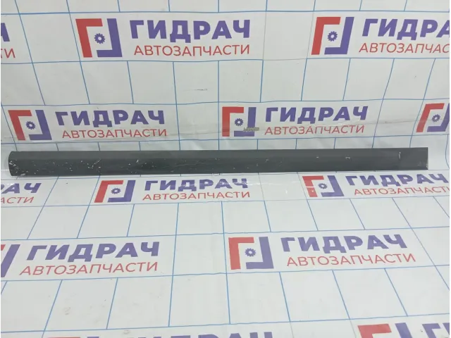 Молдинг передней правой двери Hyundai Matrix (FC) 8772417000