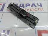Накладка кнопки стеклоподъемника передняя правая Hyundai Matrix (FC) 9358017000
