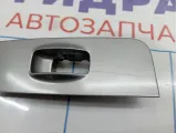 Накладка кнопки стеклоподъемника задняя левая Hyundai Matrix (FC) 9358017500