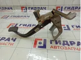Педаль тормоза Hyundai Solaris 328001R100