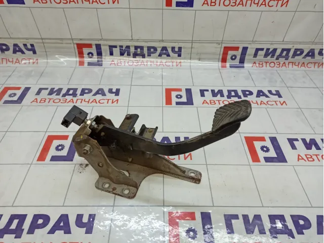 Педаль сцепления Hyundai Solaris 328021R100