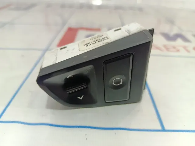 Кнопка многофункциональная в рулевое колесо Hyundai Solaris (RB) 96700-1R010.