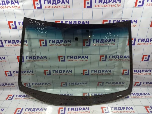 Стекло лобовое Hyundai Solaris 86110-4L011. Скол.