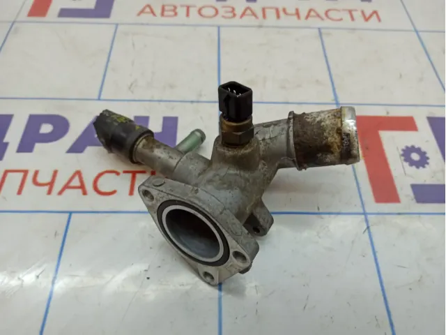 Фланец двигателя системы охлаждения Hyundai Solaris 25600-2B003.