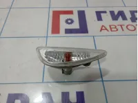 Повторитель на крыло правый Hyundai Solaris 92304-1R000