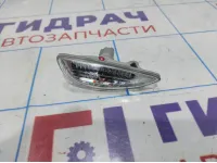 Повторитель на крыло правый Hyundai Solaris 92304-1R000