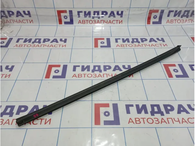 Уплотнитель стекла двери задней правой Hyundai Solaris 832411R0004X
