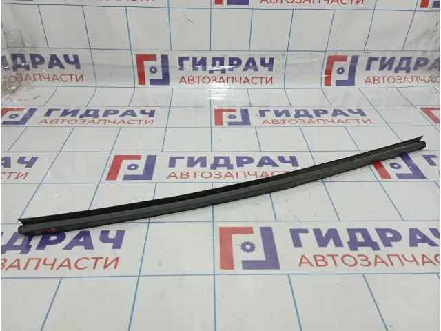Уплотнитель стекла двери задней левой Hyundai Solaris 832311R0004X
