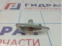 Повторитель на крыло правый Hyundai Solaris 92304-1R000