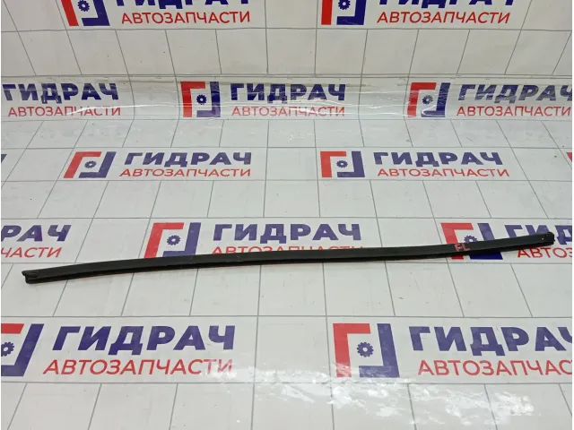 Уплотнитель стекла переднего левого Hyundai Solaris (RB) 822311R0004X