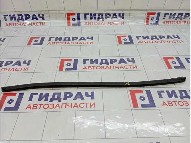 Уплотнитель стекла заднего правого Hyundai Solaris (RB) 832411R0004X