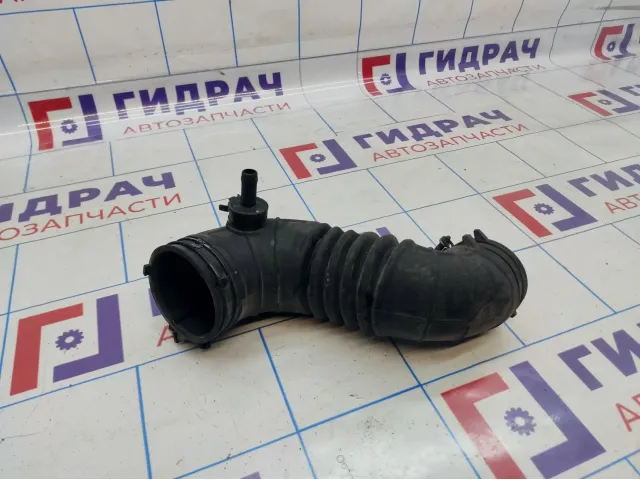 Патрубок воздушного фильтра Hyundai Solaris 28138-1R010