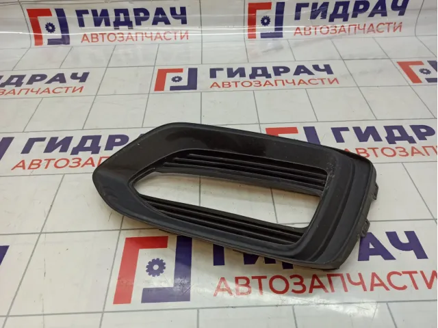 Рамка противотуманной фары правой Hyundai Solaris 86522-H5000