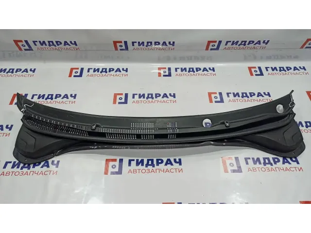 Решетка стеклоочистителя Hyundai Solaris 2 86150-H5000. Дефект.