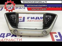 Накладка декоративная Hyundai Solaris 2 84740-H5100-XDR. Потертости, с дефлекторами.