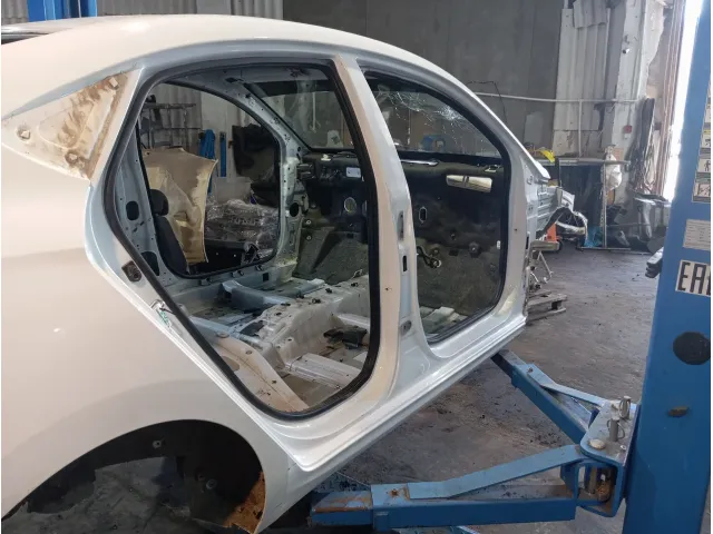 Порог со стойкой правый Hyundai Solaris