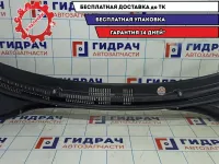 Решетка под лобовое стекло (жабо) Hyundai Solaris 2 86151H5000. Царапина.