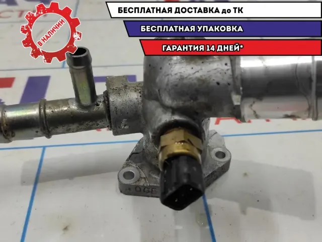 Фланец двигателя системы охлаждения Hyundai Solaris 2 25620-2B003. С датчиком.