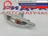 Повторитель на крыло правый белый Hyundai Solaris II 92304-H5000.