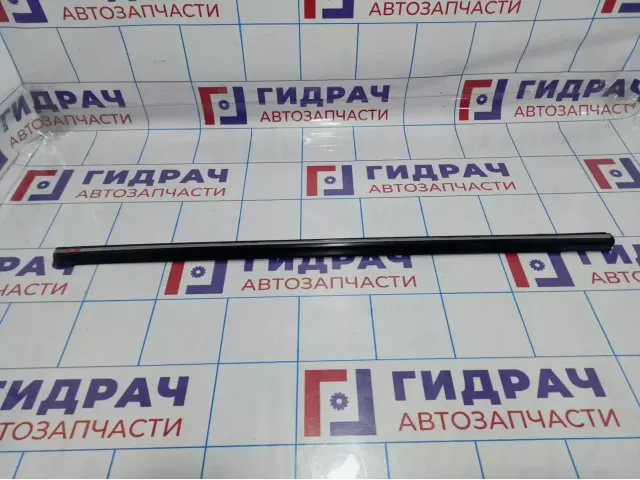 Накладка стекла переднего правого Hyundai Sonata (EF) 82220-3C000