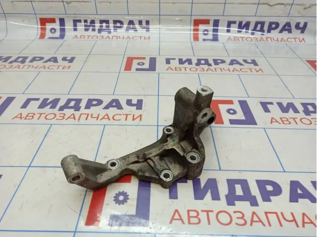 Кронштейн генератора Hyundai Starex (A1) 37472-4A000