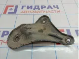 Кронштейн передней балки правый Hyundai Tucson (JM) 62477-2E100