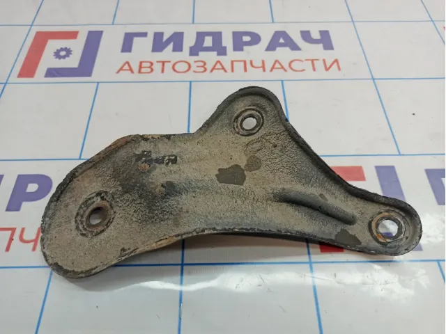Кронштейн передней балки правый Hyundai Tucson (JM) 62477-2E100