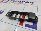 Кронштейн блока кнопок Hyundai Tucson (JM) 937762E100.