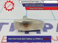 Повторитель на крыло белый Hyundai Tucson (JM) 92303-25500.