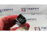 Кнопка обогрева сиденья правого Hyundai Tucson 93340-2E001CA.