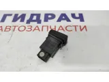 Кнопка обогрева сиденья левого Hyundai Tucson 93320-2E001CA.