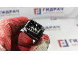 Кнопка обогрева сиденья левого Hyundai Tucson 93320-2E001CA.