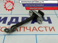 Ограничитель двери передней правой Hyundai Tucson 79390-2E000.