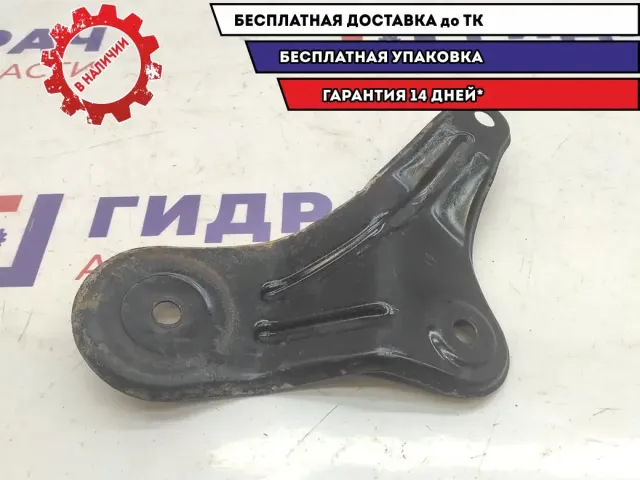 Кронштейн передней балки правый Hyundai Tucson 62477-2E000.
