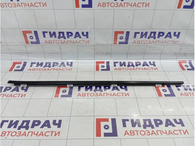 Накладка стекла переднего левого Hyundai Tucson (TL) 82210D3001