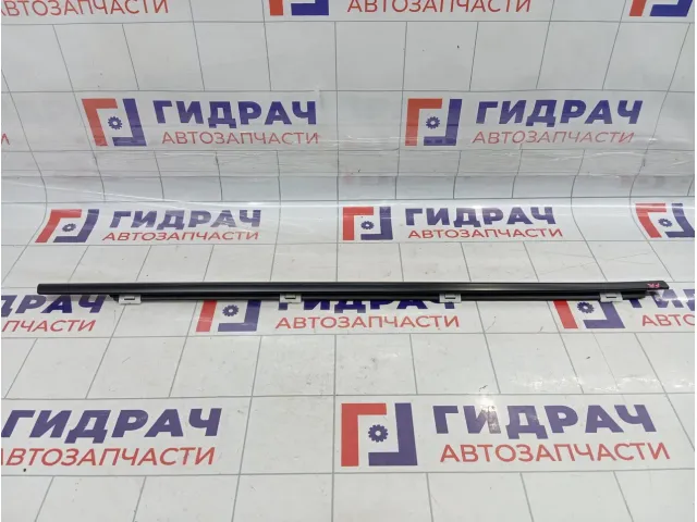 Накладка стекла переднего правого Hyundai Tucson (TL) 82220D3001