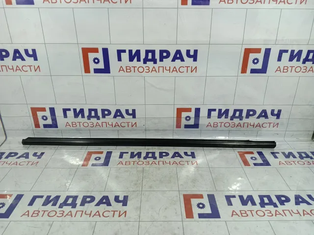 Накладка стекла переднего левого Hyundai Verna 761110P010