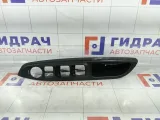 Накладка блока управления стеклоподъемниками Hyundai Verna 827101E061FZ