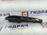 Накладка блока управления стеклоподъемниками Hyundai Verna 827101E061FZ